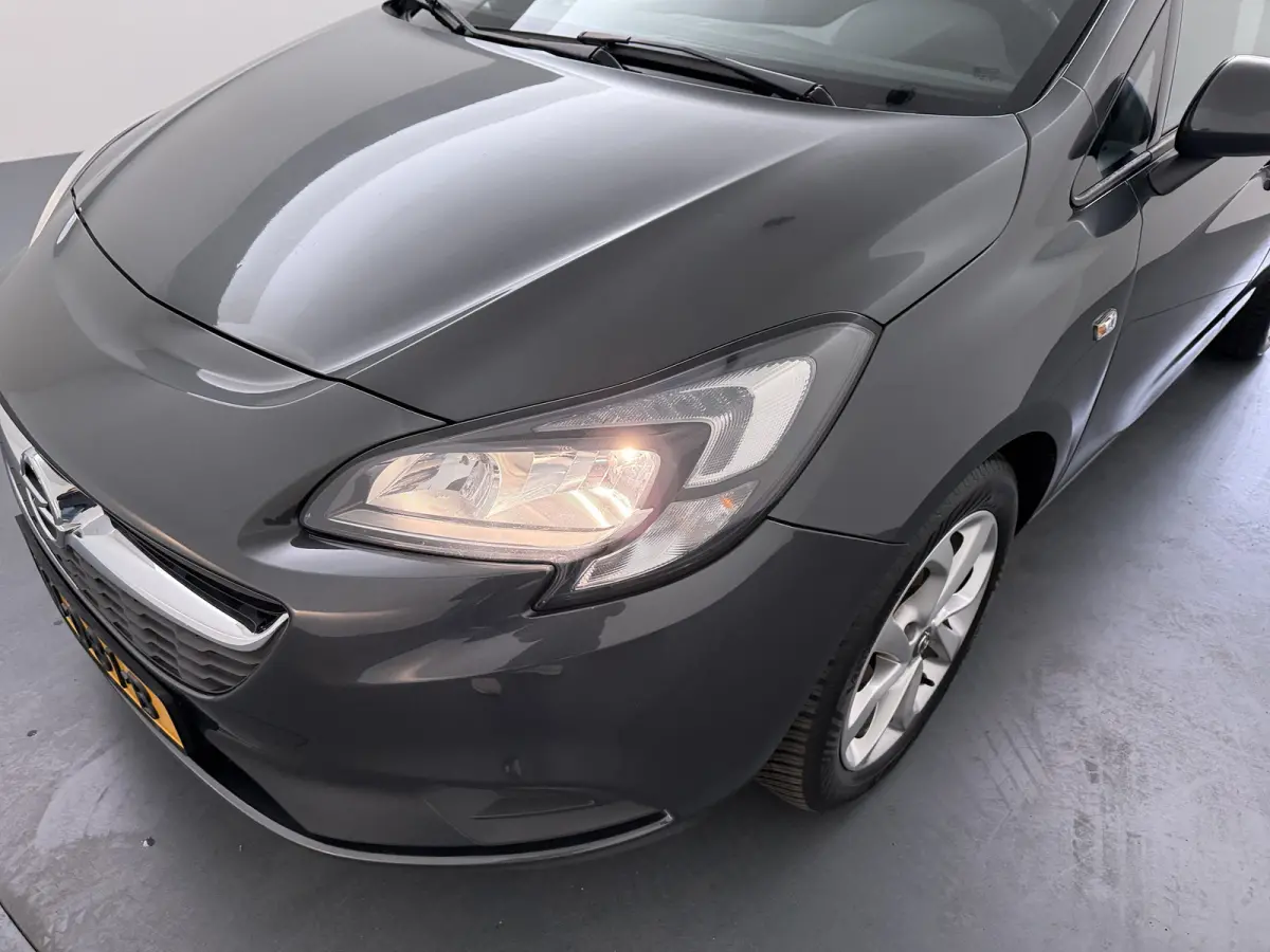 1.4 90 pk 5drs AUTOMAAT Online Edition / Navigatie / Camera / Parkeersensoren / Carplay / DAB / 16'' LMV /