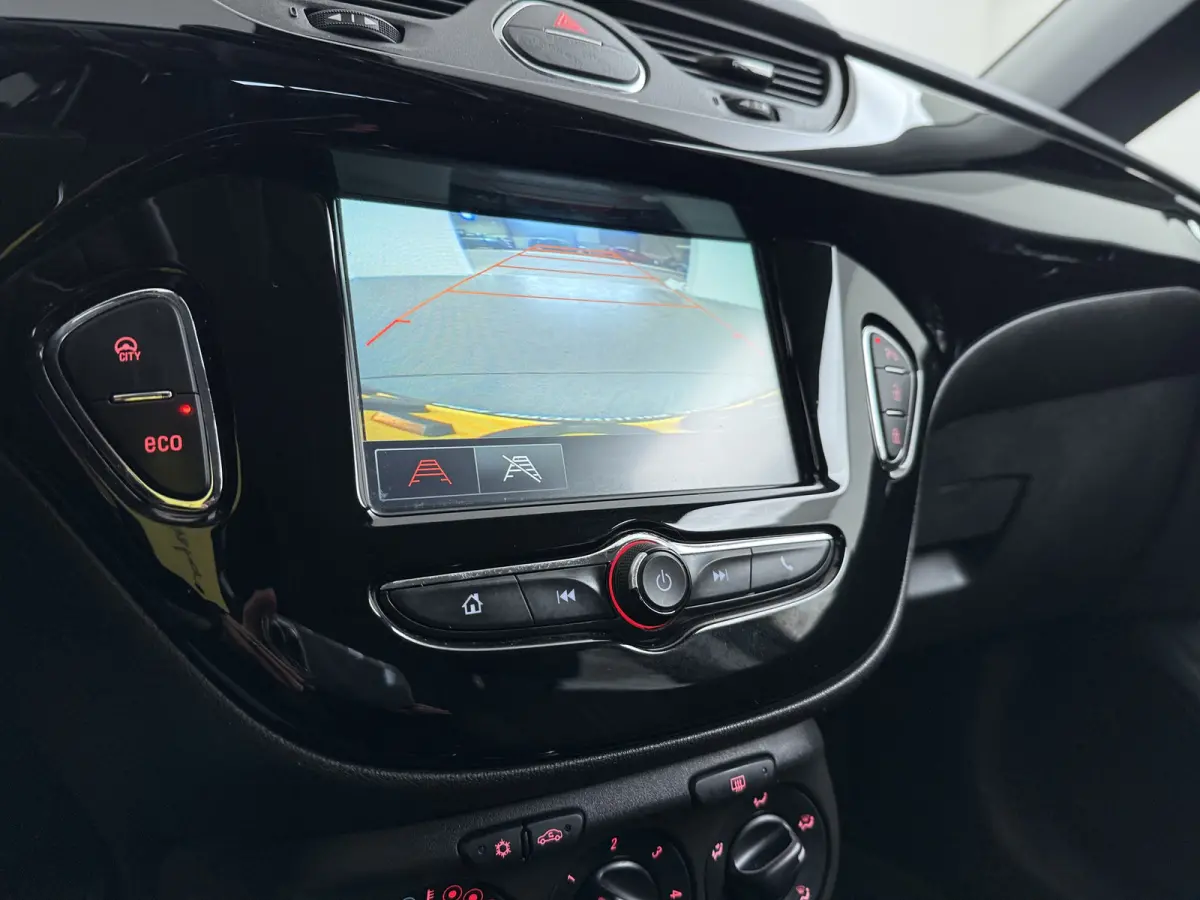1.4 90 pk 5drs AUTOMAAT Online Edition / Navigatie / Camera / Parkeersensoren / Carplay / DAB / 16'' LMV /