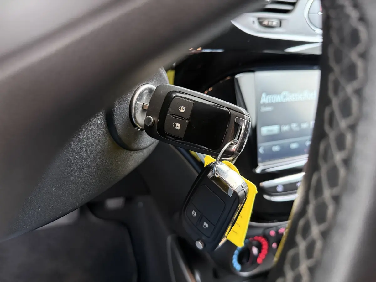 1.4 90 pk 5drs AUTOMAAT Online Edition / Navigatie / Camera / Parkeersensoren / Carplay / DAB / 16'' LMV /