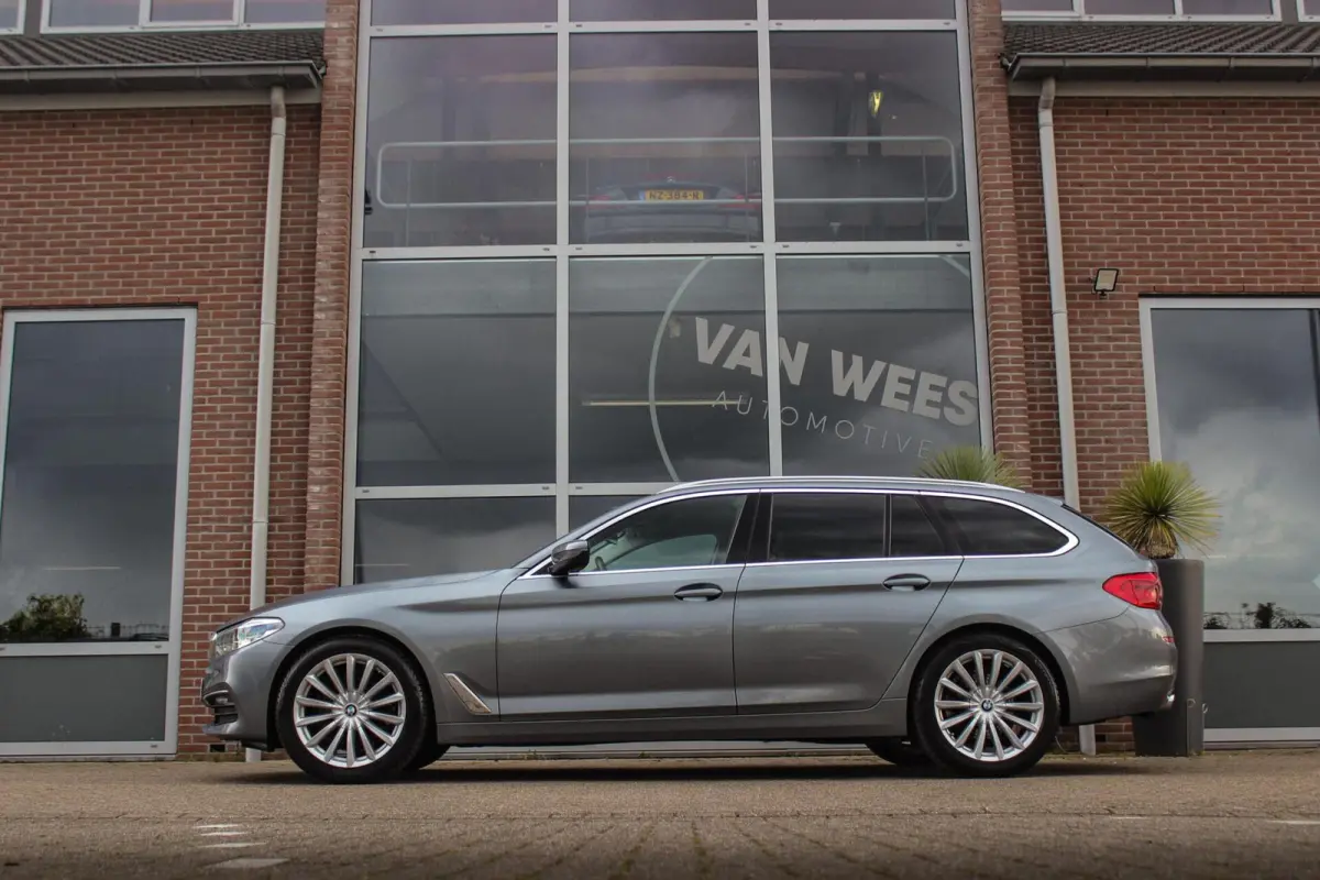 520i High Executive Edition | 2e eigenaar | NL auto | Adaptive LED | 19 inch | Sportstuur | Comfortstoelen | Memory | Display Key | Navigatie | Bluetooth | PDC