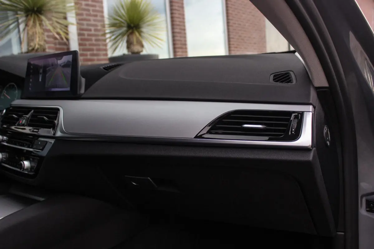 520i High Executive Edition | 2e eigenaar | NL auto | Adaptive LED | 19 inch | Sportstuur | Comfortstoelen | Memory | Display Key | Navigatie | Bluetooth | PDC