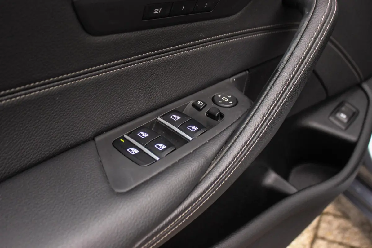 520i High Executive Edition | 2e eigenaar | NL auto | Adaptive LED | 19 inch | Sportstuur | Comfortstoelen | Memory | Display Key | Navigatie | Bluetooth | PDC