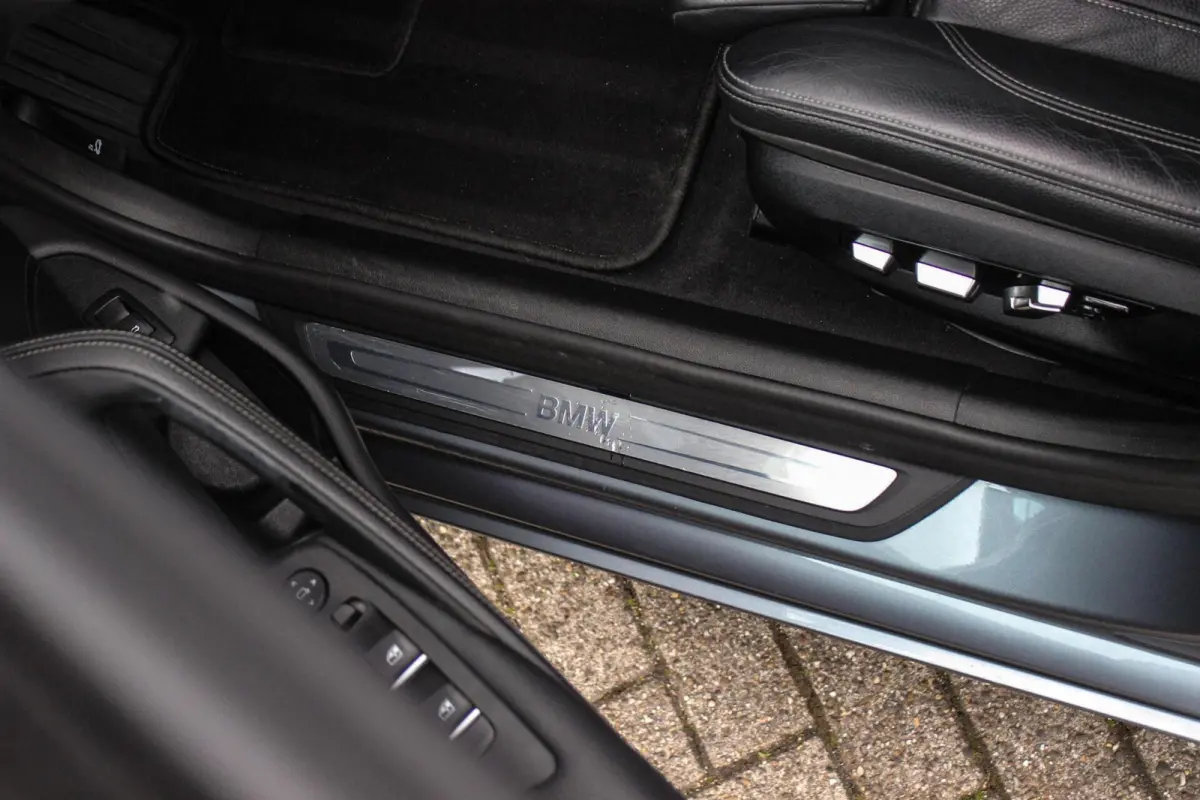 520i High Executive Edition | 2e eigenaar | NL auto | Adaptive LED | 19 inch | Sportstuur | Comfortstoelen | Memory | Display Key | Navigatie | Bluetooth | PDC