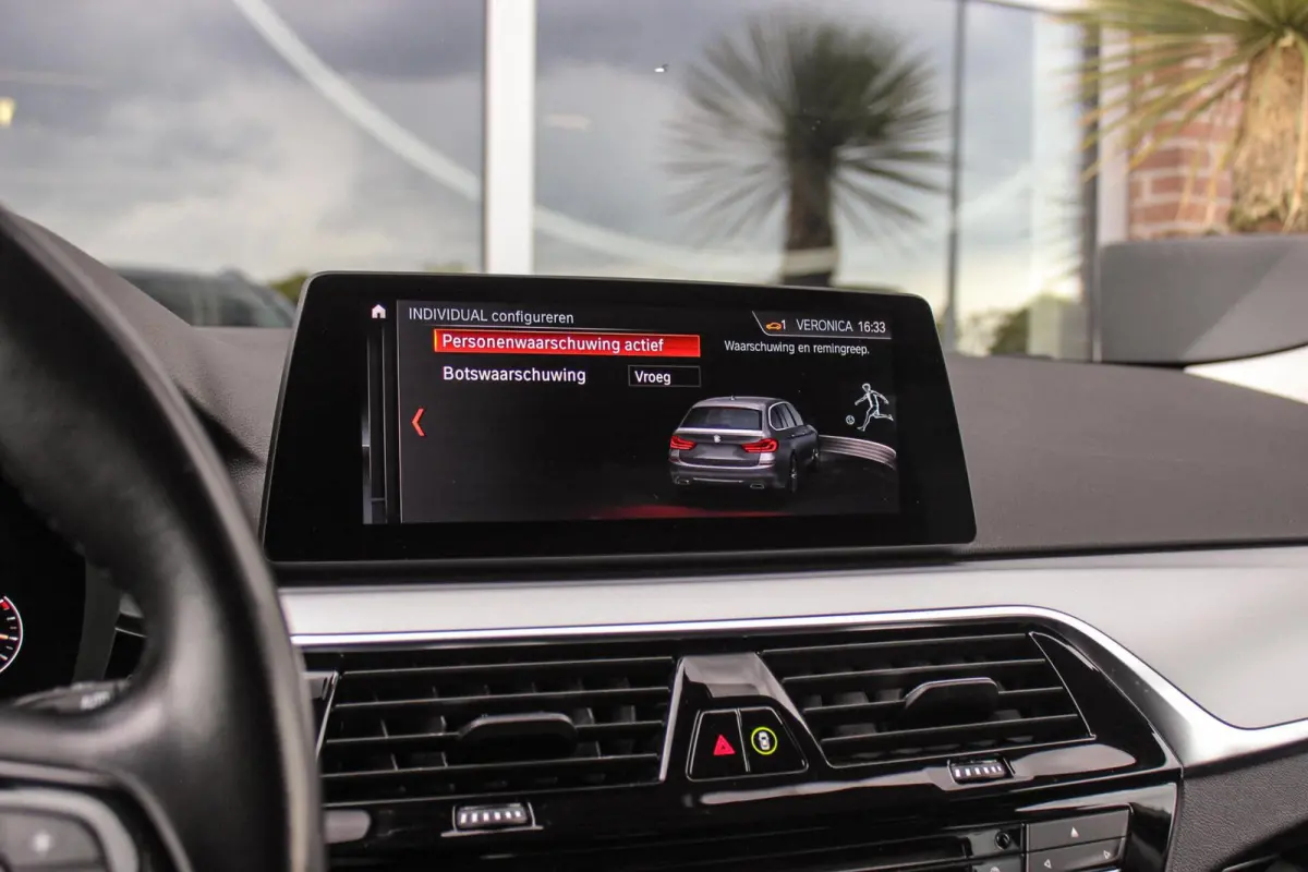 520i High Executive Edition | 2e eigenaar | NL auto | Adaptive LED | 19 inch | Sportstuur | Comfortstoelen | Memory | Display Key | Navigatie | Bluetooth | PDC