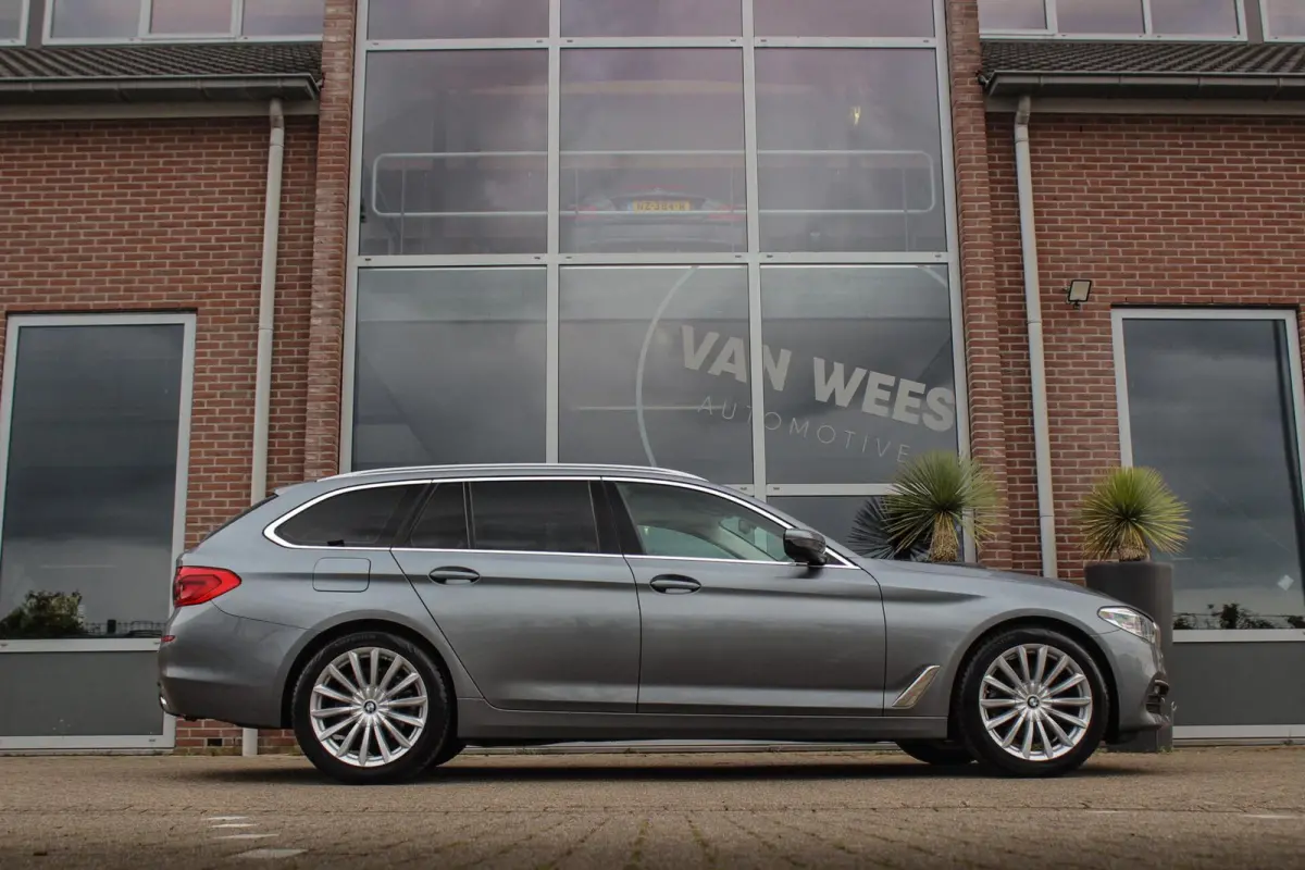 520i High Executive Edition | 2e eigenaar | NL auto | Adaptive LED | 19 inch | Sportstuur | Comfortstoelen | Memory | Display Key | Navigatie | Bluetooth | PDC
