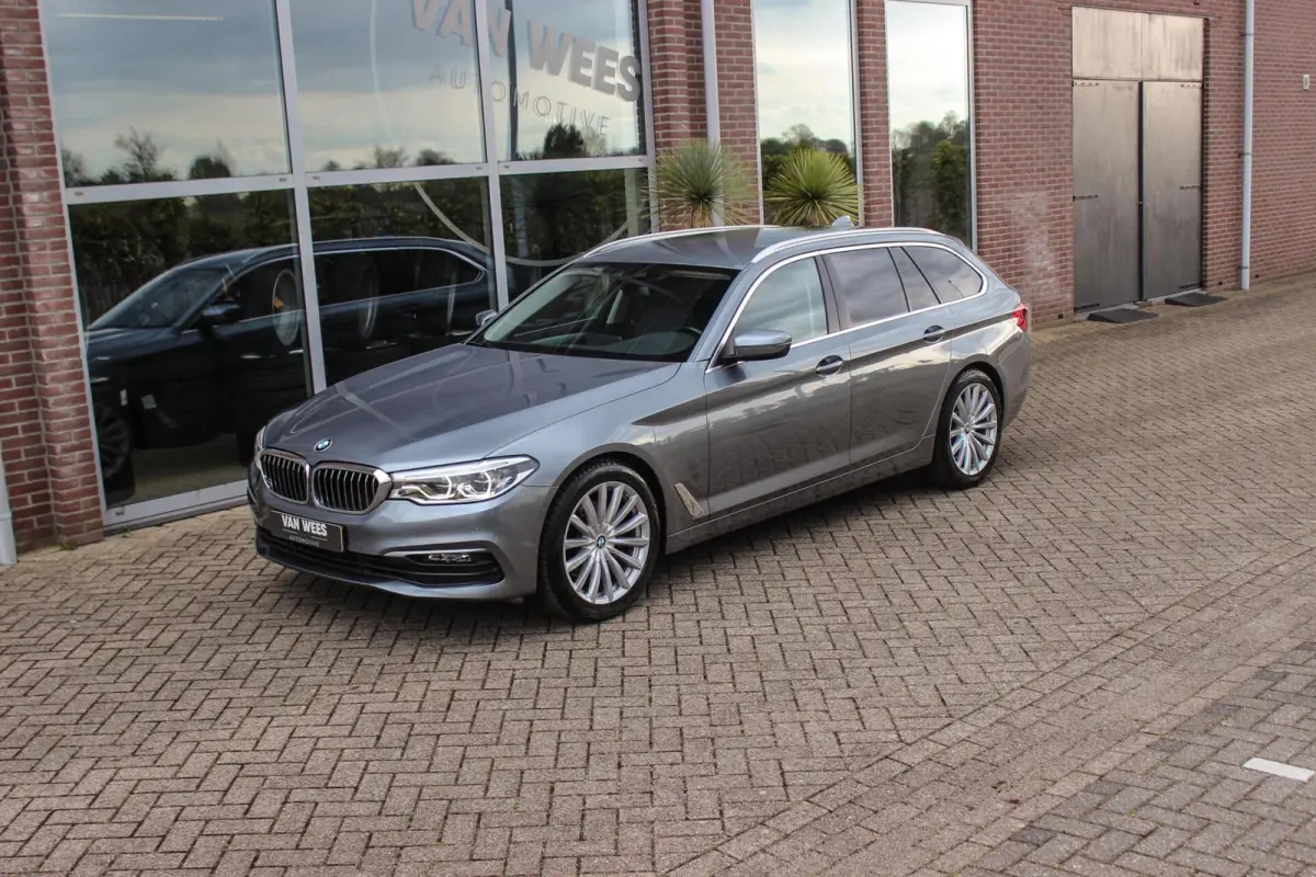 520i High Executive Edition | 2e eigenaar | NL auto | Adaptive LED | 19 inch | Sportstuur | Comfortstoelen | Memory | Display Key | Navigatie | Bluetooth | PDC