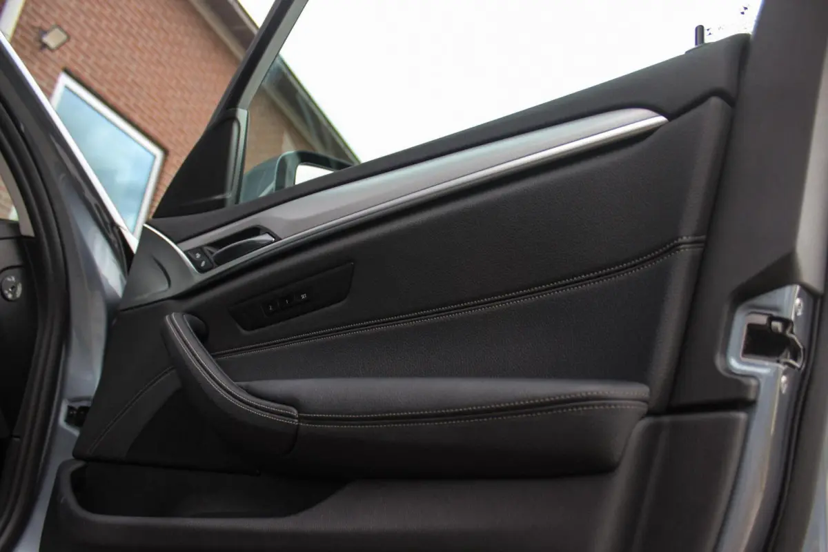 520i High Executive Edition | 2e eigenaar | NL auto | Adaptive LED | 19 inch | Sportstuur | Comfortstoelen | Memory | Display Key | Navigatie | Bluetooth | PDC