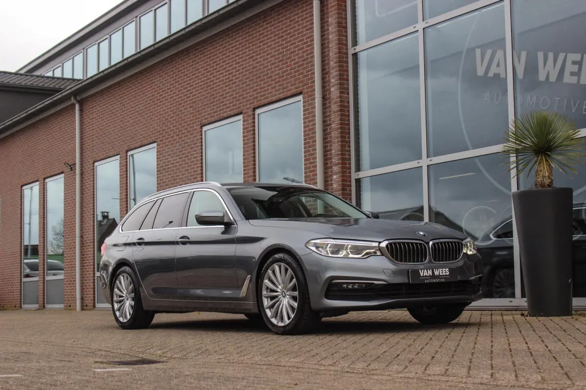 520i High Executive Edition | 2e eigenaar | NL auto | Adaptive LED | 19 inch | Sportstuur | Comfortstoelen | Memory | Display Key | Navigatie | Bluetooth | PDC