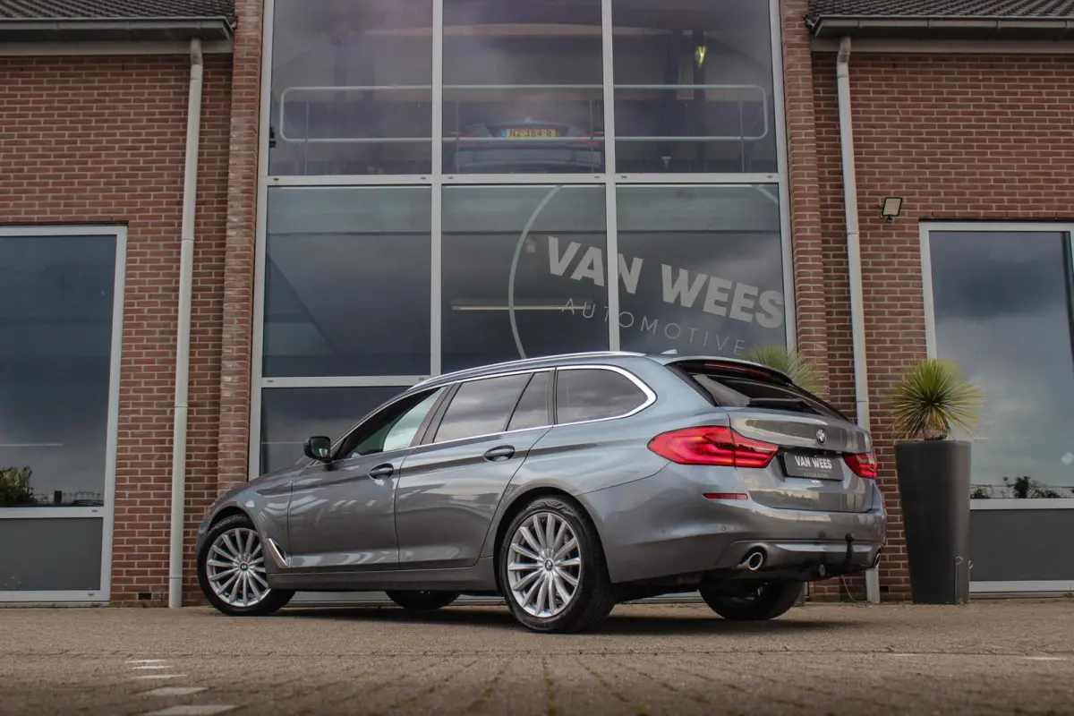 520i High Executive Edition | 2e eigenaar | NL auto | Adaptive LED | 19 inch | Sportstuur | Comfortstoelen | Memory | Display Key | Navigatie | Bluetooth | PDC