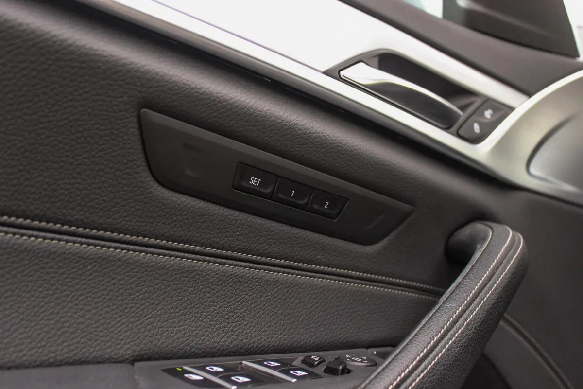 520i High Executive Edition | 2e eigenaar | NL auto | Adaptive LED | 19 inch | Sportstuur | Comfortstoelen | Memory | Display Key | Navigatie | Bluetooth | PDC