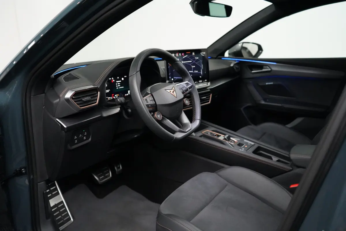 1.5 272PK VZ e-Hybrid DSG-6 Performance | TREKHAAK | NAVIGATIE | MATRIX LED | SENNHEISER SOUND | CAMERA | 19 INCH
