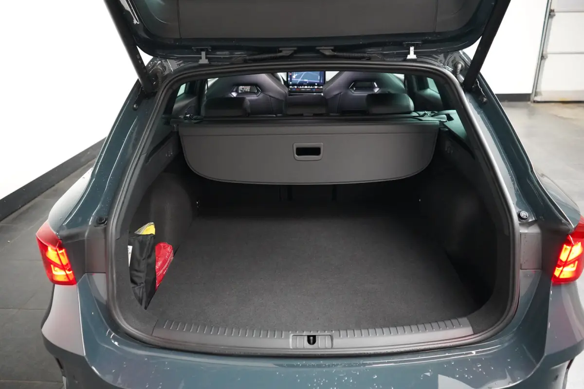 1.5 272PK VZ e-Hybrid DSG-6 Performance | TREKHAAK | NAVIGATIE | MATRIX LED | SENNHEISER SOUND | CAMERA | 19 INCH