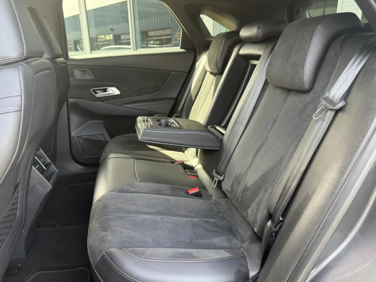 1.2 PT 130PK PERFORMANCE AUTOMAAT AIRCO NAVI.