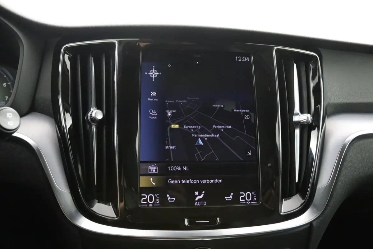 2.0 T5 Momentum | Stoel en stuurwielverwarming | Camera | Adaptieve cruise control | BLIS | LED | Leder | Apple Carplay/Android Auto |