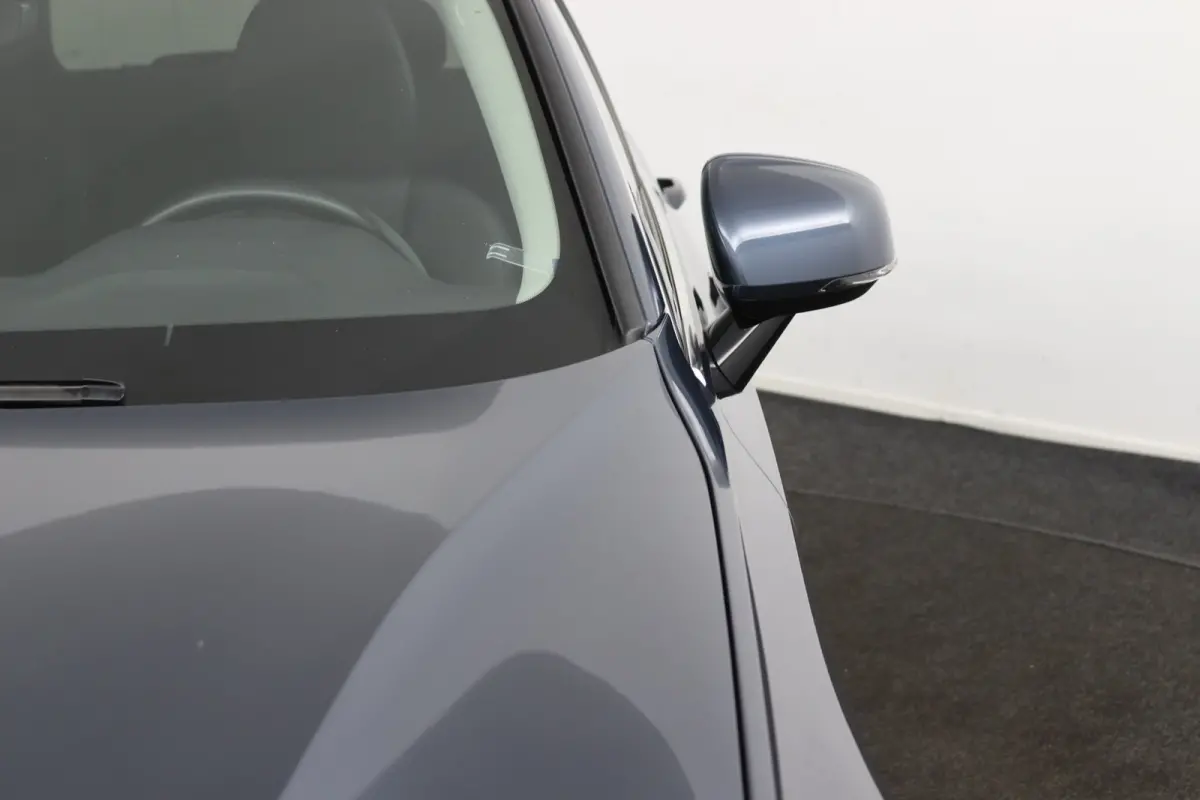 2.0 T5 Momentum | Stoel en stuurwielverwarming | Camera | Adaptieve cruise control | BLIS | LED | Leder | Apple Carplay/Android Auto |