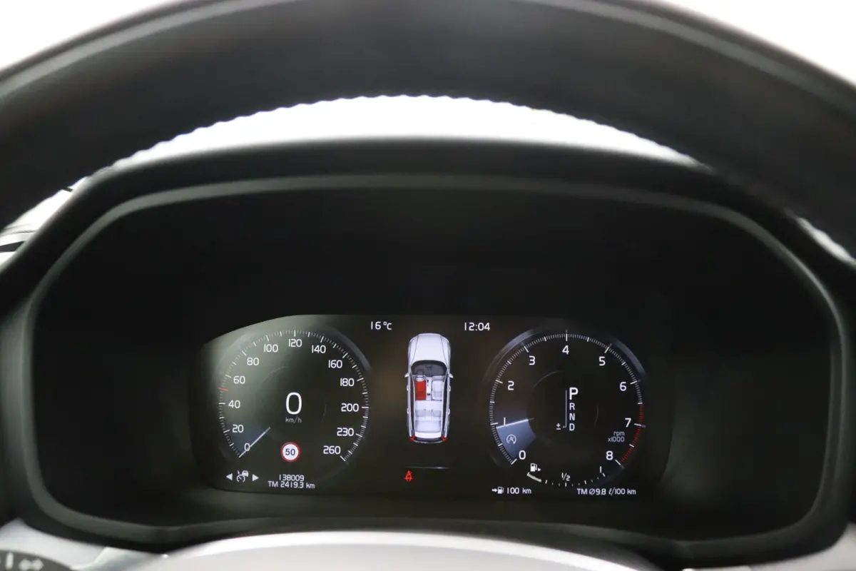 2.0 T5 Momentum | Stoel en stuurwielverwarming | Camera | Adaptieve cruise control | BLIS | LED | Leder | Apple Carplay/Android Auto |