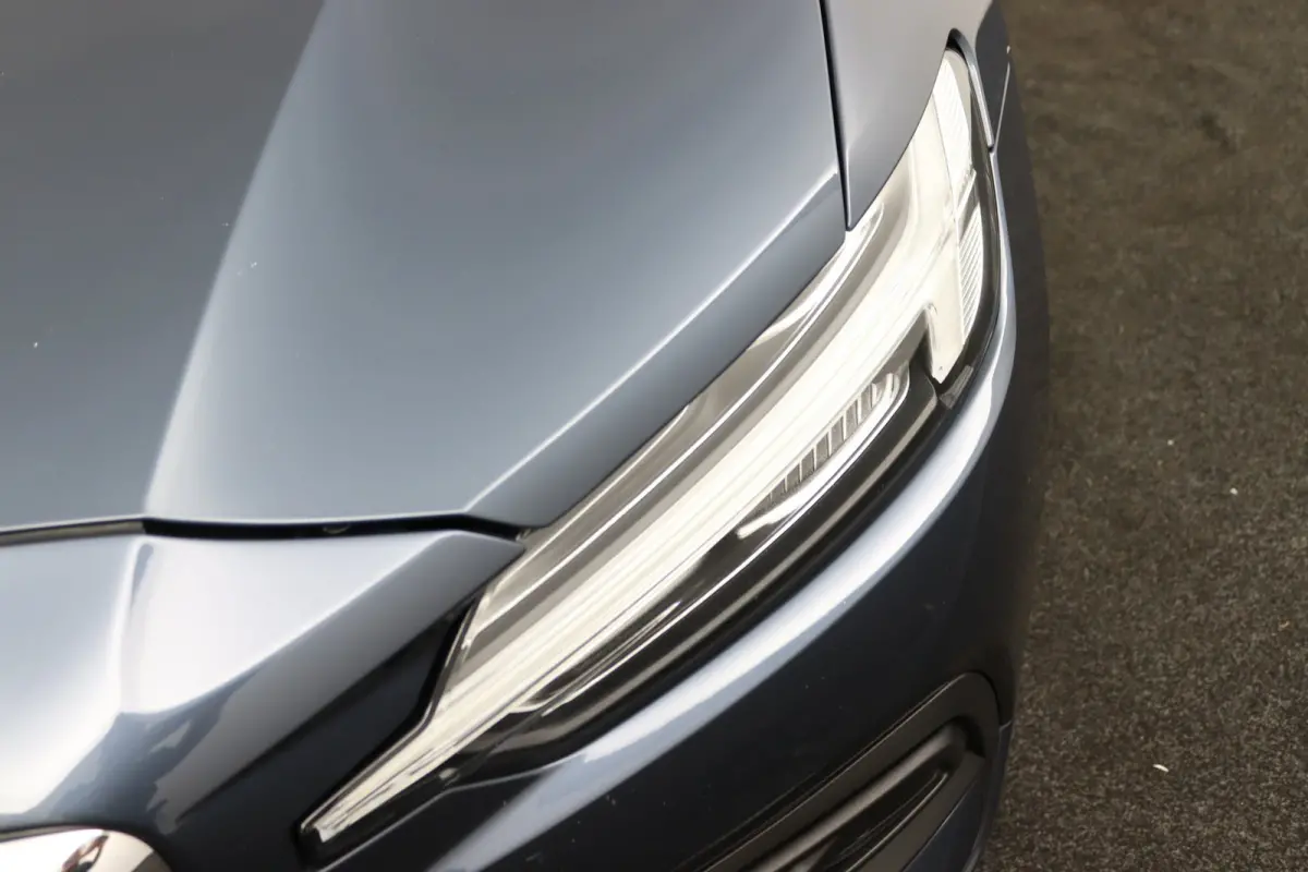 2.0 T5 Momentum | Stoel en stuurwielverwarming | Camera | Adaptieve cruise control | BLIS | LED | Leder | Apple Carplay/Android Auto |
