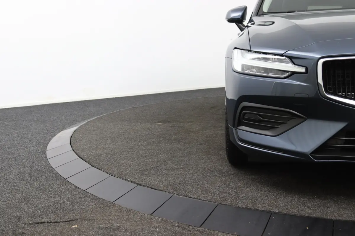 2.0 T5 Momentum | Stoel en stuurwielverwarming | Camera | Adaptieve cruise control | BLIS | LED | Leder | Apple Carplay/Android Auto |