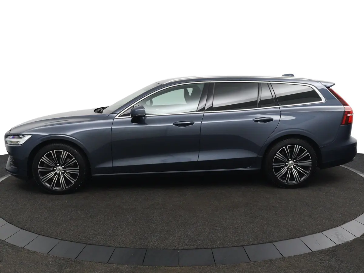 2.0 T5 Momentum | Stoel en stuurwielverwarming | Camera | Adaptieve cruise control | BLIS | LED | Leder | Apple Carplay/Android Auto |