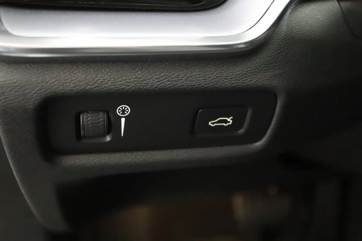 2.0 T5 Momentum | Stoel en stuurwielverwarming | Camera | Adaptieve cruise control | BLIS | LED | Leder | Apple Carplay/Android Auto |