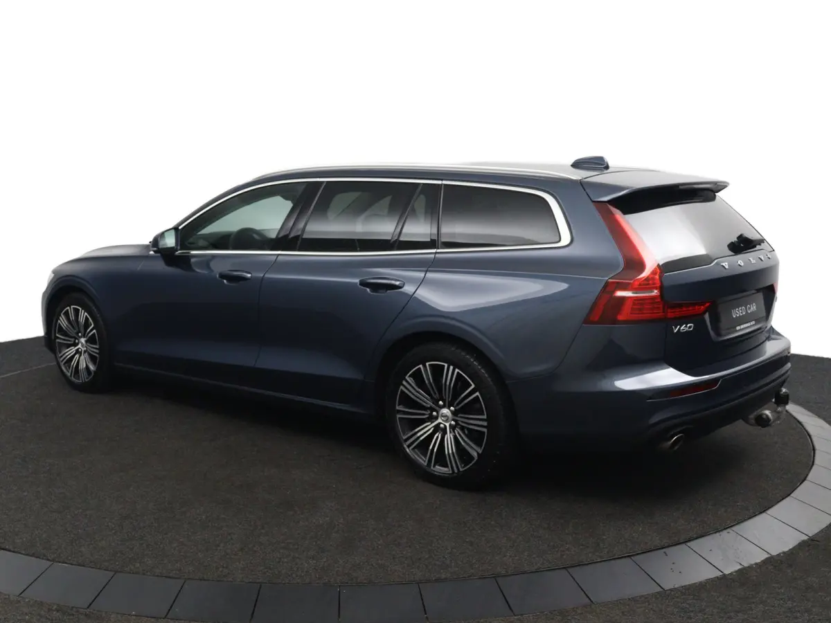 2.0 T5 Momentum | Stoel en stuurwielverwarming | Camera | Adaptieve cruise control | BLIS | LED | Leder | Apple Carplay/Android Auto |
