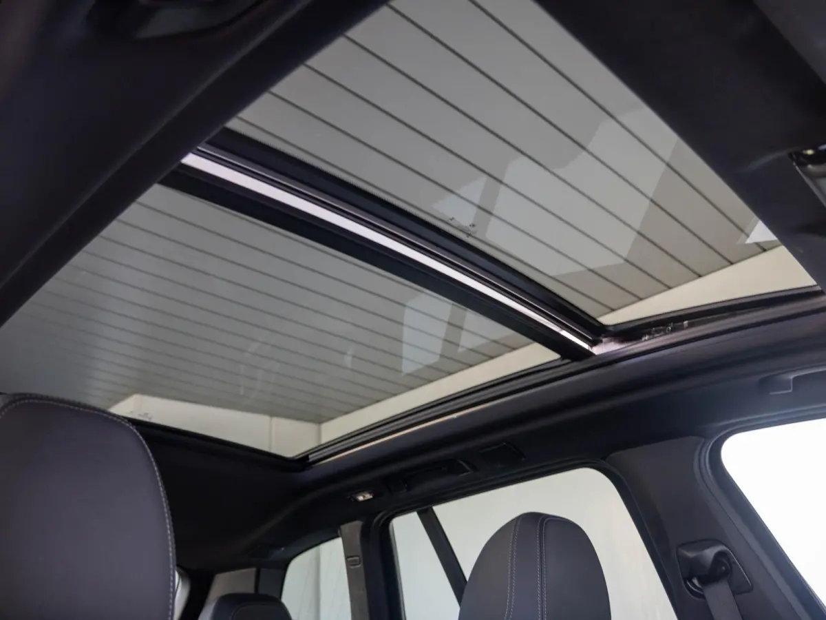 xDrive20i | M Sportpakket | Stuurwielrand verwarmd | Achteruitrijcamera | Panoramadak | Stoelverwarming | Head-Up Display | 19''