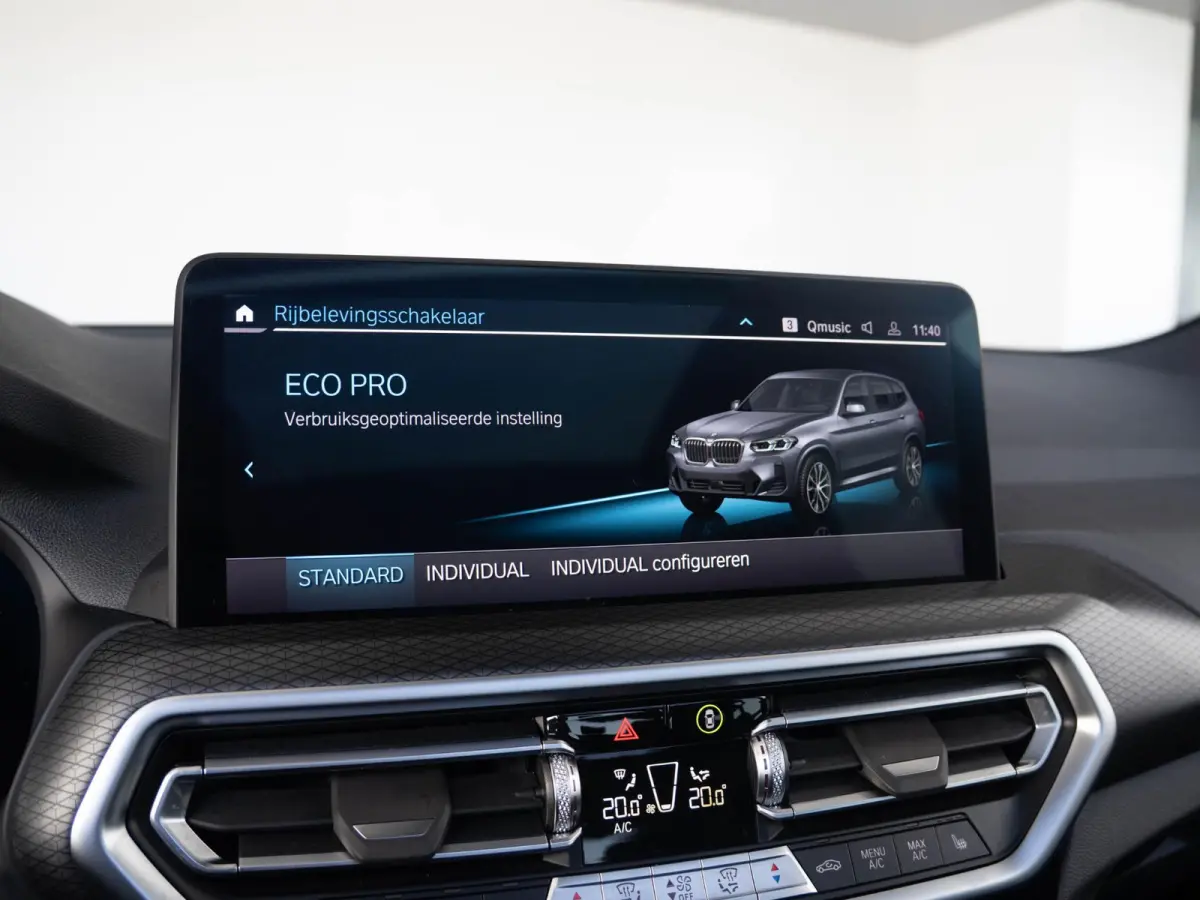 xDrive20i | M Sportpakket | Stuurwielrand verwarmd | Achteruitrijcamera | Panoramadak | Stoelverwarming | Head-Up Display | 19''