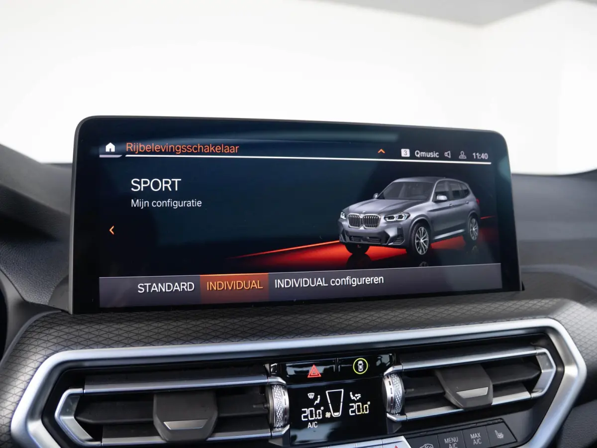 xDrive20i | M Sportpakket | Stuurwielrand verwarmd | Achteruitrijcamera | Panoramadak | Stoelverwarming | Head-Up Display | 19''