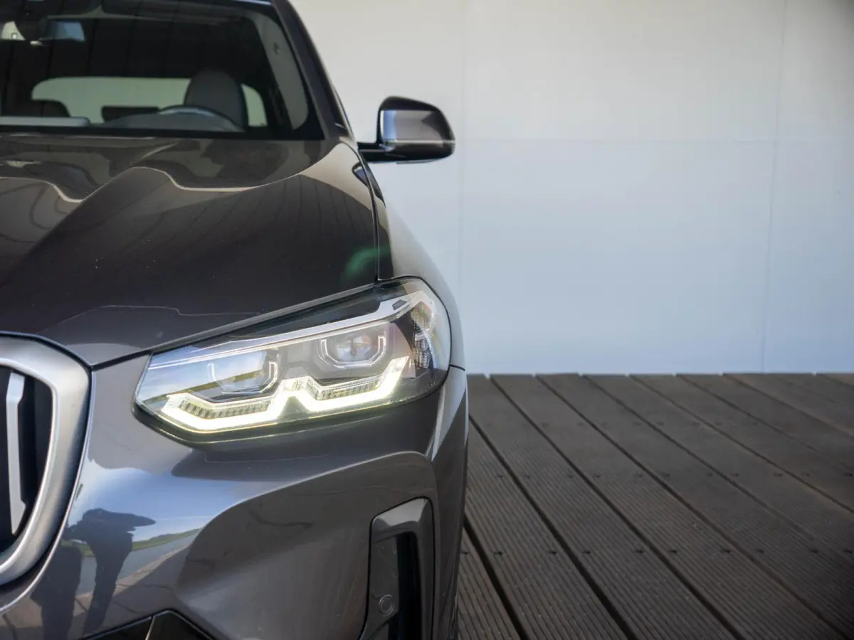 xDrive20i | M Sportpakket | Stuurwielrand verwarmd | Achteruitrijcamera | Panoramadak | Stoelverwarming | Head-Up Display | 19''