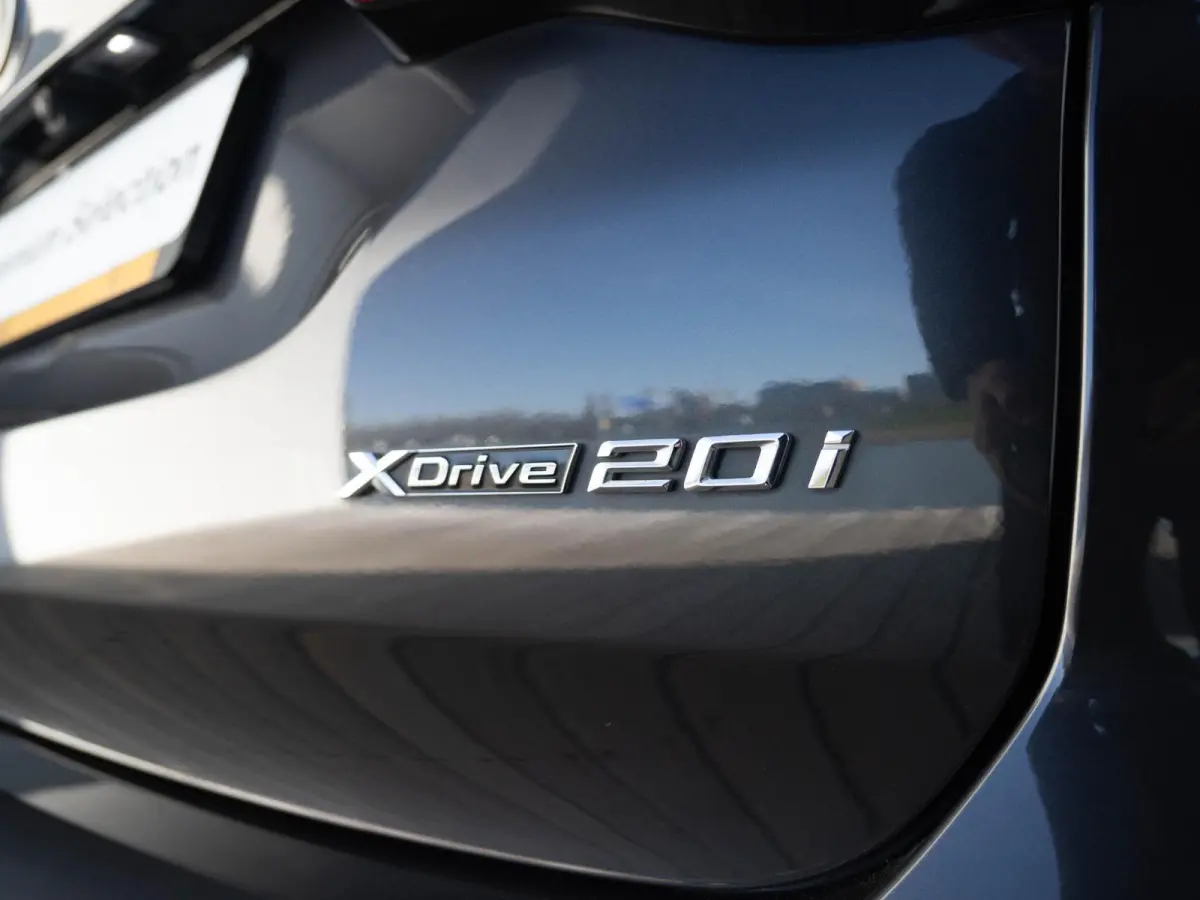 xDrive20i | M Sportpakket | Stuurwielrand verwarmd | Achteruitrijcamera | Panoramadak | Stoelverwarming | Head-Up Display | 19''