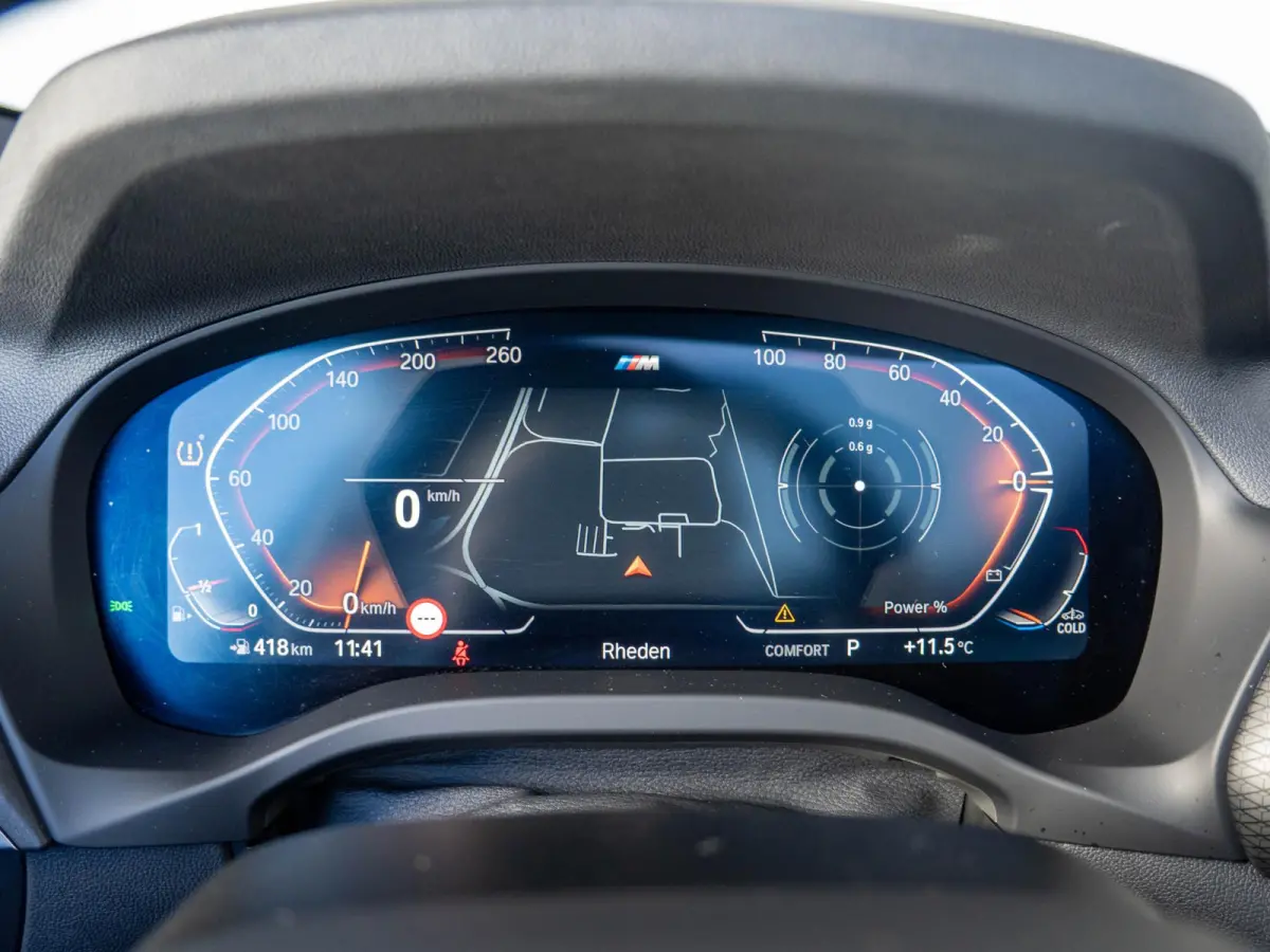 xDrive20i | M Sportpakket | Stuurwielrand verwarmd | Achteruitrijcamera | Panoramadak | Stoelverwarming | Head-Up Display | 19''