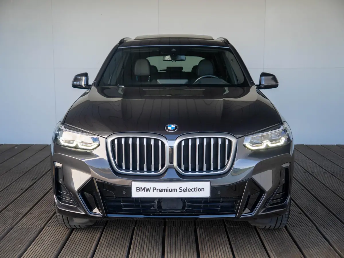 xDrive20i | M Sportpakket | Stuurwielrand verwarmd | Achteruitrijcamera | Panoramadak | Stoelverwarming | Head-Up Display | 19''