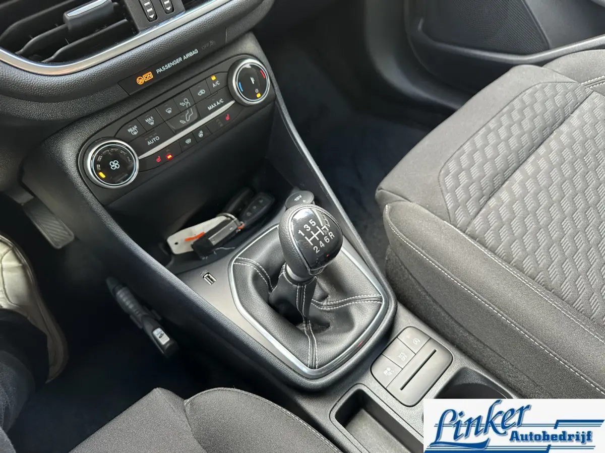 1.0 EcoBoost Hybrid Titanium - NL-AUTO PDC ACHTER BLUETOOTH