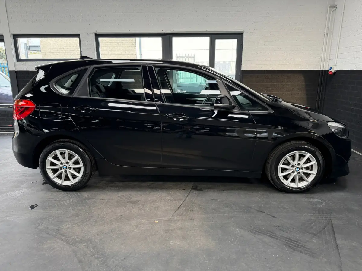 218i Executive Launch Edition | Automaat | Sportstoelen | Camera | Navi | Dealeronderhouden | NL Auto