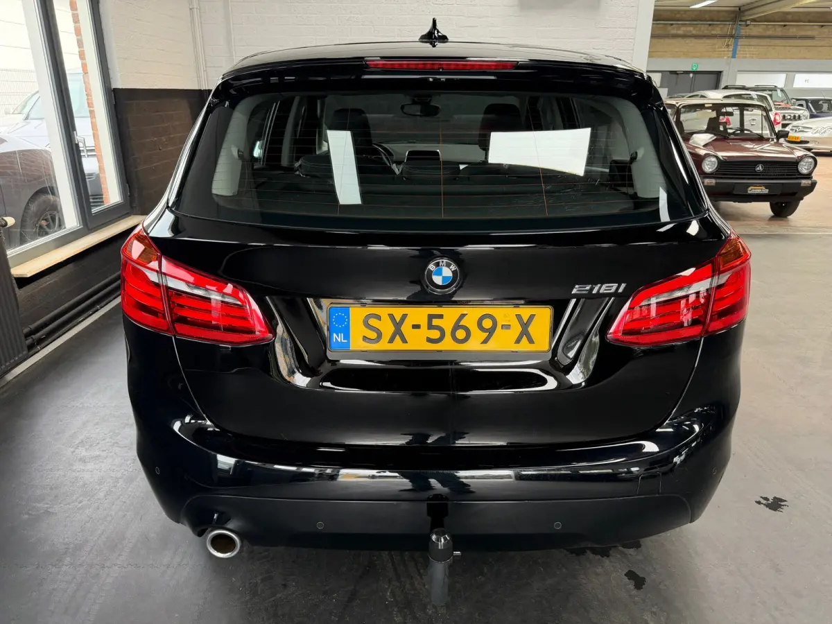 218i Executive Launch Edition | Automaat | Sportstoelen | Camera | Navi | Dealeronderhouden | NL Auto