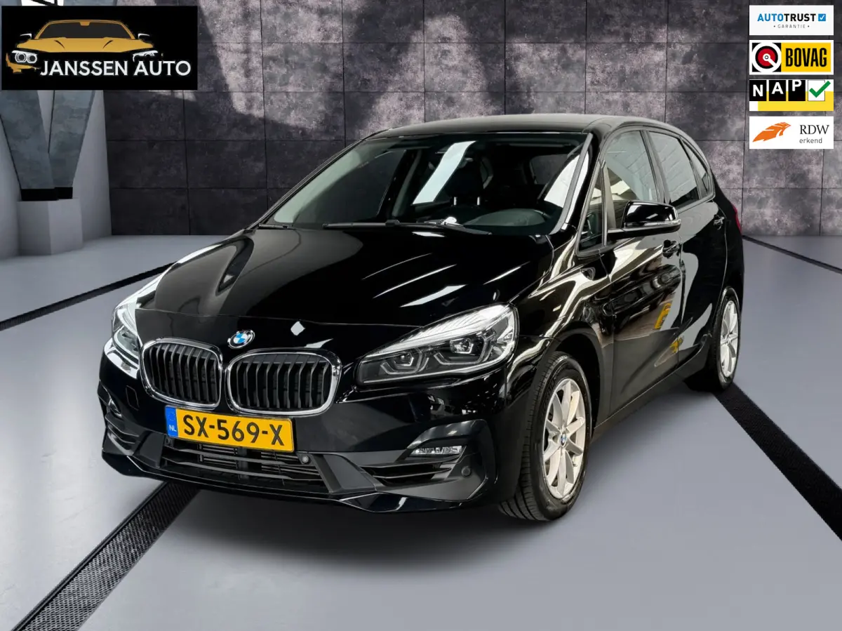 218i Executive Launch Edition | Automaat | Sportstoelen | Camera | Navi | Dealeronderhouden | NL Auto