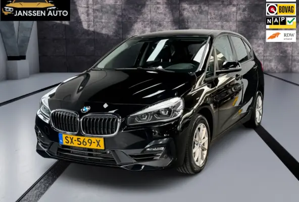 218i Executive Launch Edition | Automaat | Sportstoelen | Camera | Navi | Dealeronderhouden | NL Auto