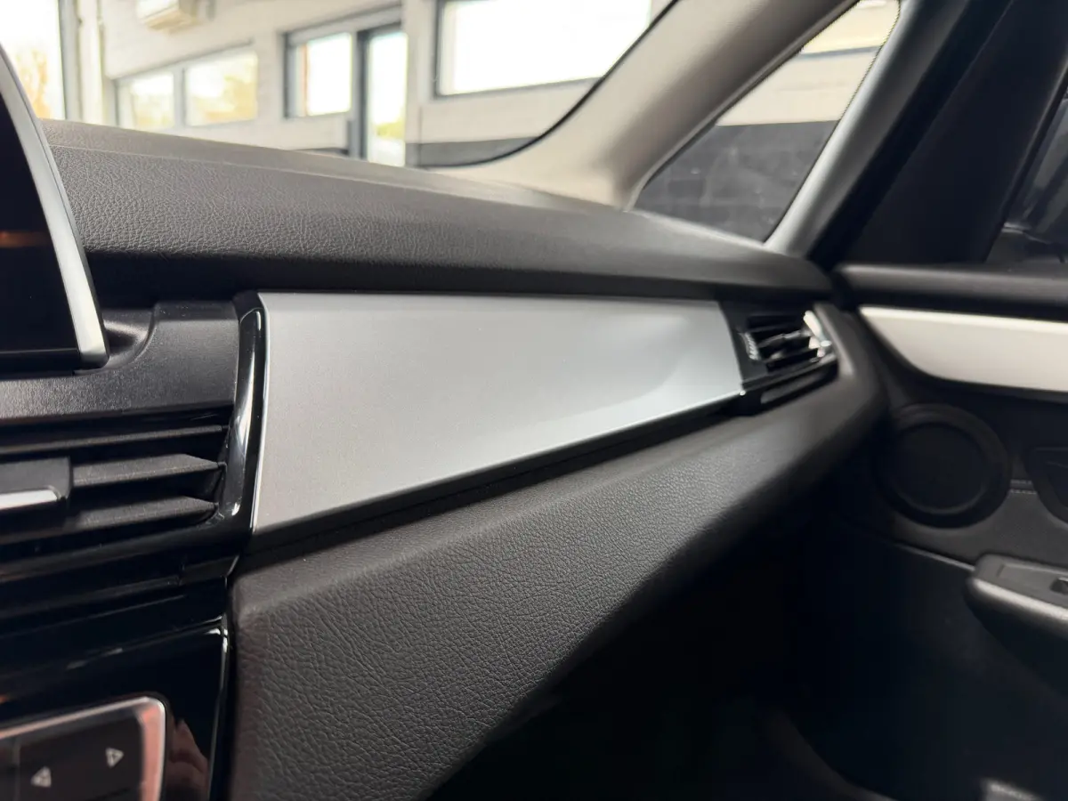 218i Executive Launch Edition | Automaat | Sportstoelen | Camera | Navi | Dealeronderhouden | NL Auto
