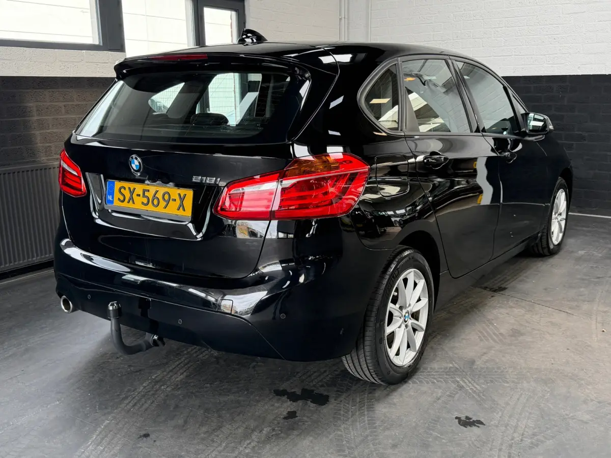 218i Executive Launch Edition | Automaat | Sportstoelen | Camera | Navi | Dealeronderhouden | NL Auto