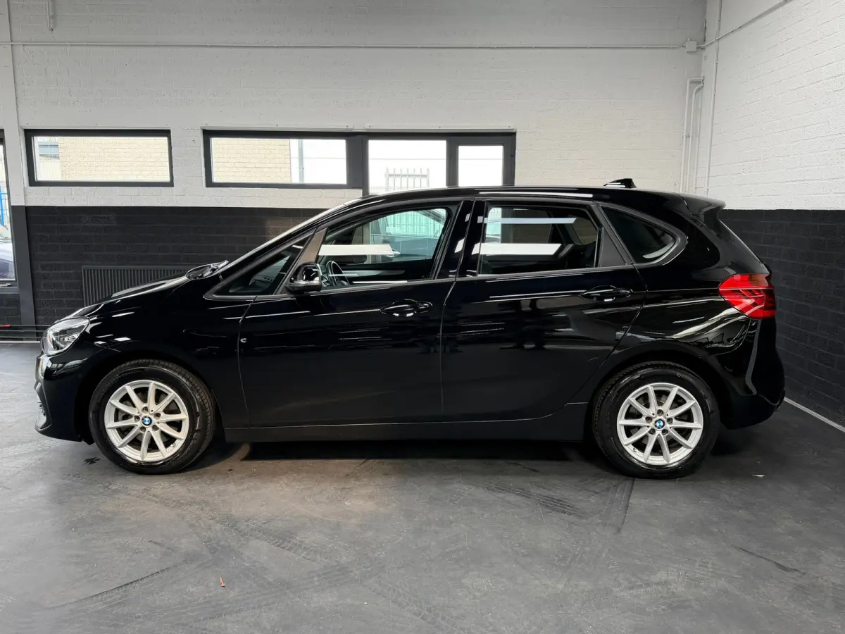 218i Executive Launch Edition | Automaat | Sportstoelen | Camera | Navi | Dealeronderhouden | NL Auto