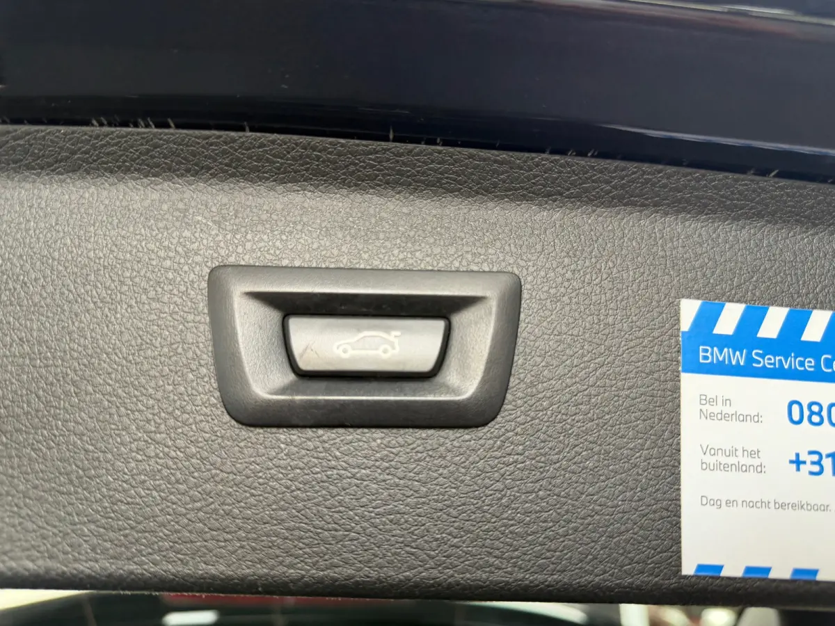 218i Executive Launch Edition | Automaat | Sportstoelen | Camera | Navi | Dealeronderhouden | NL Auto