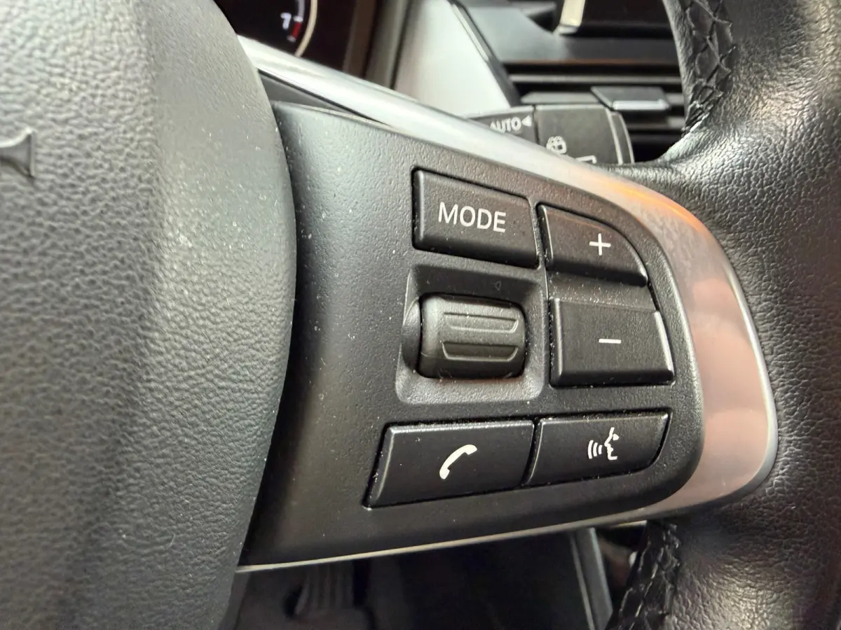 218i Executive Launch Edition | Automaat | Sportstoelen | Camera | Navi | Dealeronderhouden | NL Auto