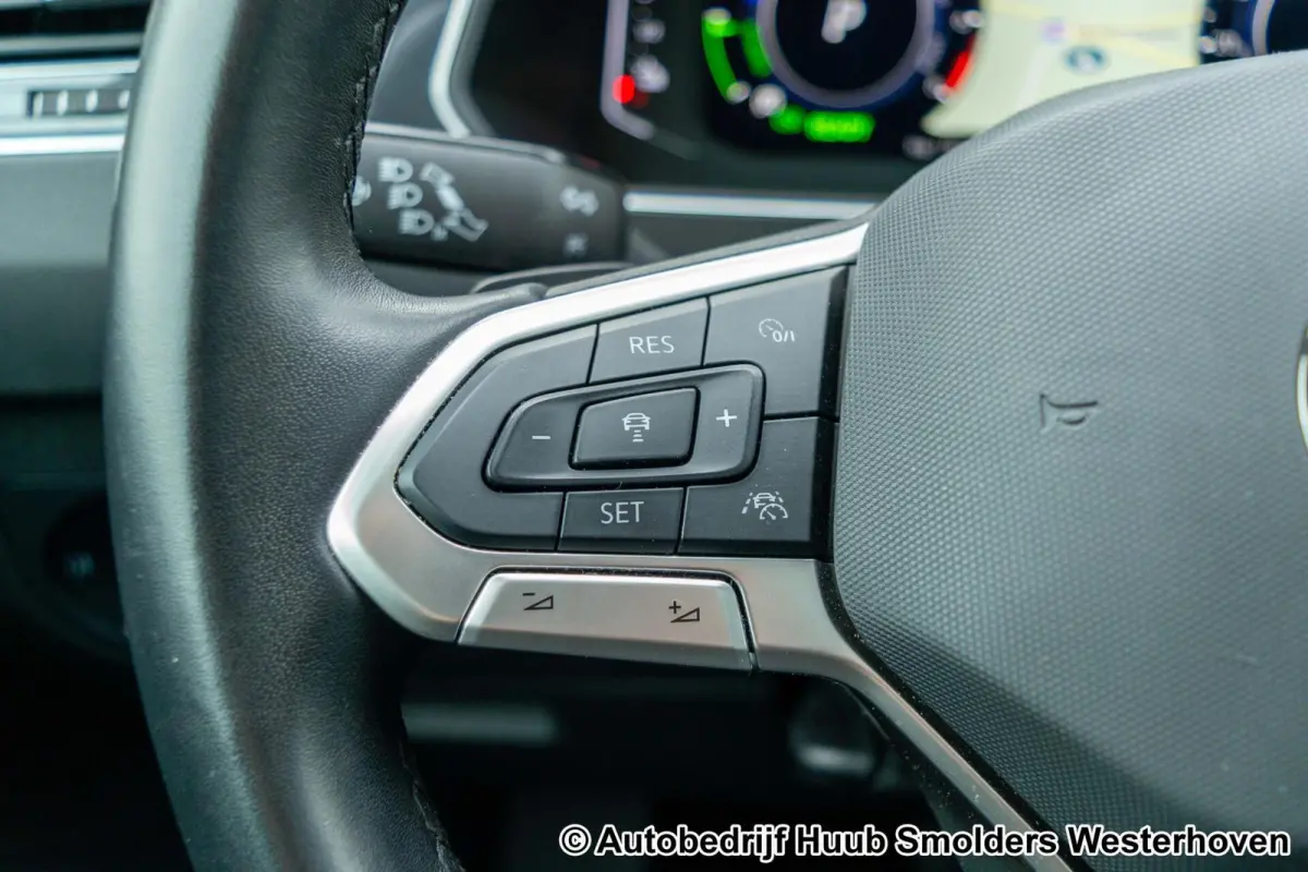 1.4 TSI eHybrid R-Line Business+