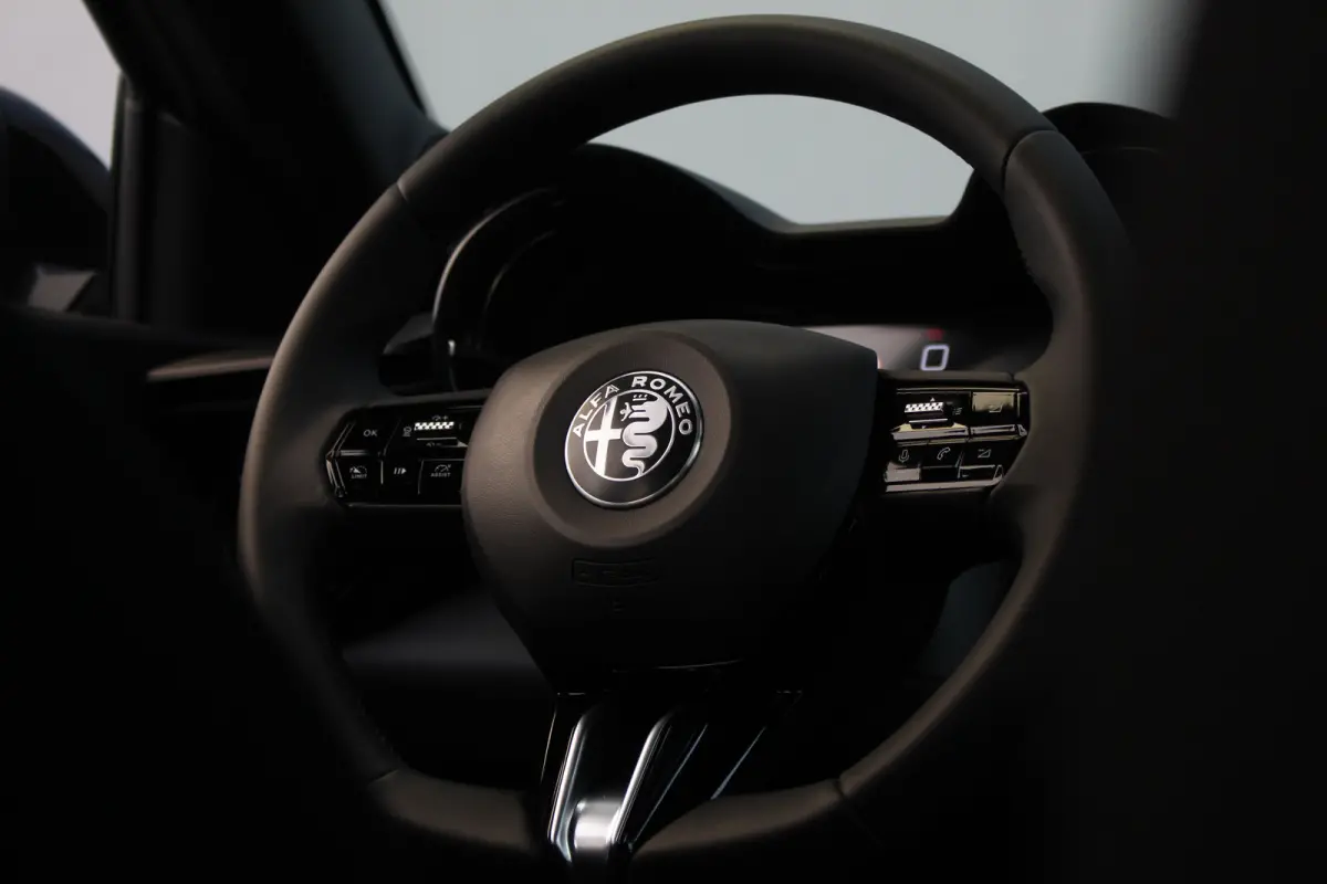 1.2 Turbo Hybrid Ibrida | Adaptive Cruise | Carplay | LED | LMV | Keyless | Climate Controle | PDC | | Adaptive Cruise | Carplay | LED | LMV | Keyless | Climate Controle | PDC |