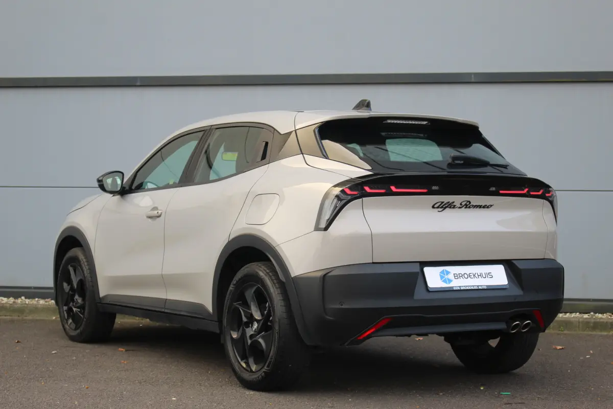 1.2 Turbo Hybrid Ibrida | Adaptive Cruise | Carplay | LED | LMV | Keyless | Climate Controle | PDC | | Adaptive Cruise | Carplay | LED | LMV | Keyless | Climate Controle | PDC |