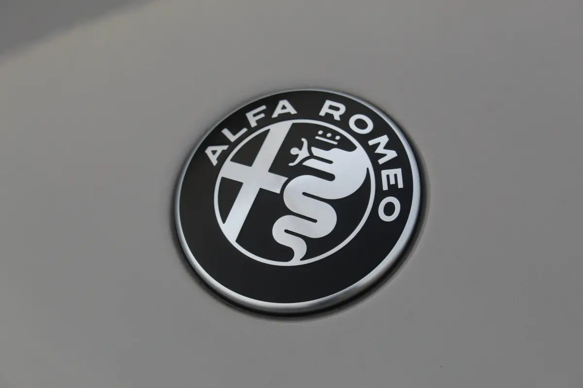 1.2 Turbo Hybrid Ibrida | Adaptive Cruise | Carplay | LED | LMV | Keyless | Climate Controle | PDC | | Adaptive Cruise | Carplay | LED | LMV | Keyless | Climate Controle | PDC |