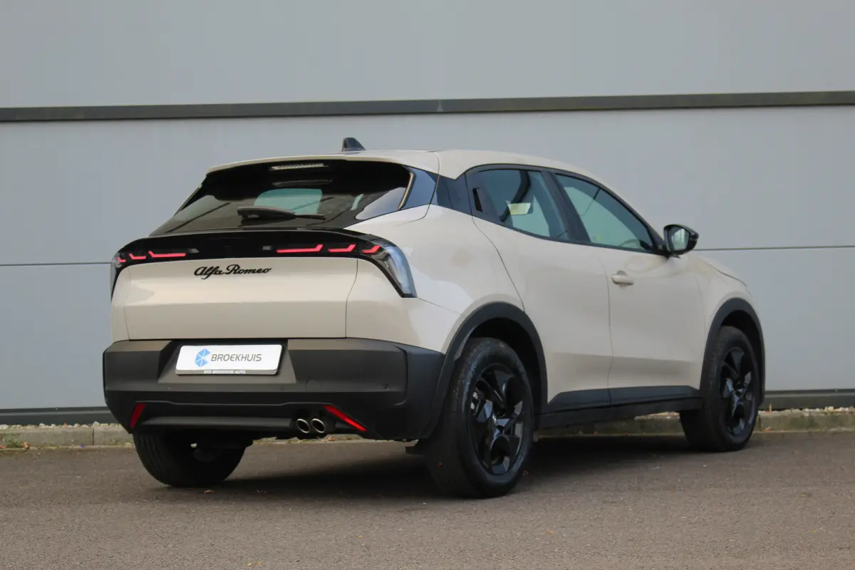 1.2 Turbo Hybrid Ibrida | Adaptive Cruise | Carplay | LED | LMV | Keyless | Climate Controle | PDC | | Adaptive Cruise | Carplay | LED | LMV | Keyless | Climate Controle | PDC |