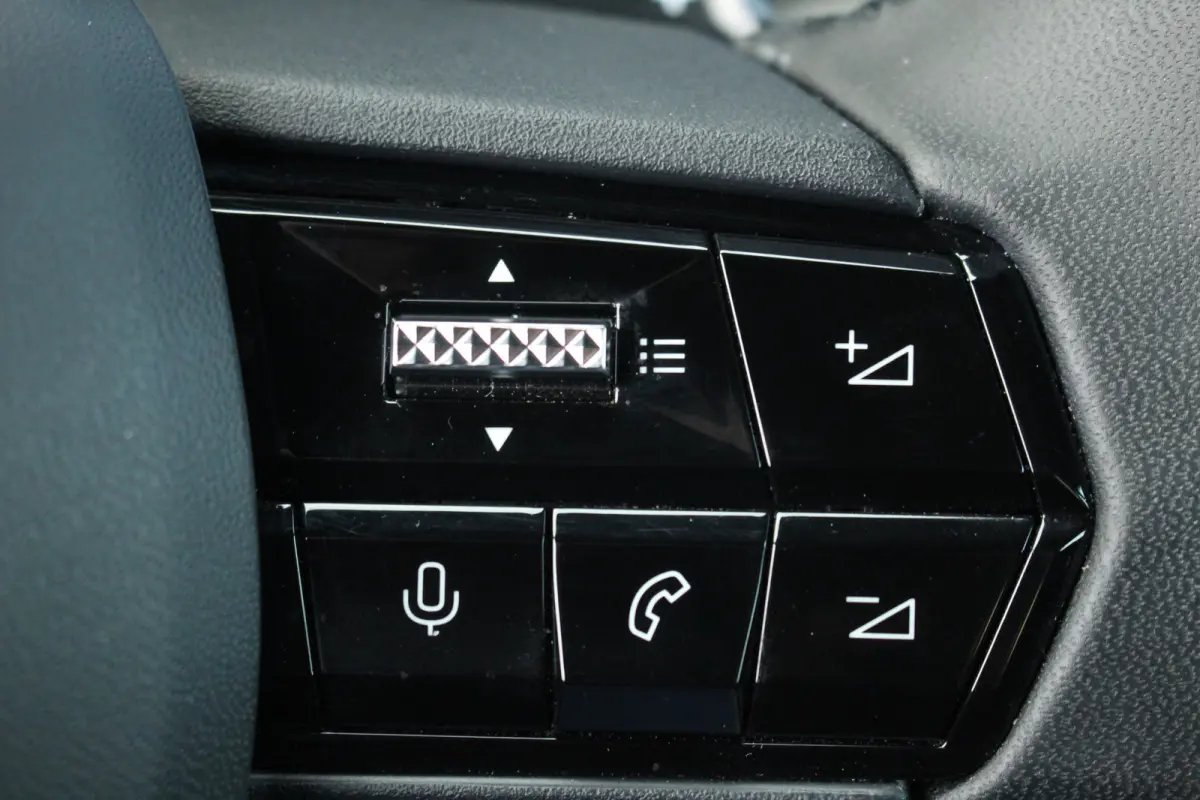 1.2 Turbo Hybrid Ibrida | Adaptive Cruise | Carplay | LED | LMV | Keyless | Climate Controle | PDC | | Adaptive Cruise | Carplay | LED | LMV | Keyless | Climate Controle | PDC |
