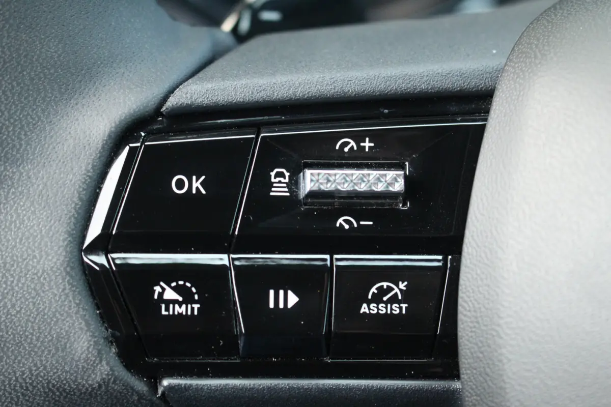 1.2 Turbo Hybrid Ibrida | Adaptive Cruise | Carplay | LED | LMV | Keyless | Climate Controle | PDC | | Adaptive Cruise | Carplay | LED | LMV | Keyless | Climate Controle | PDC |