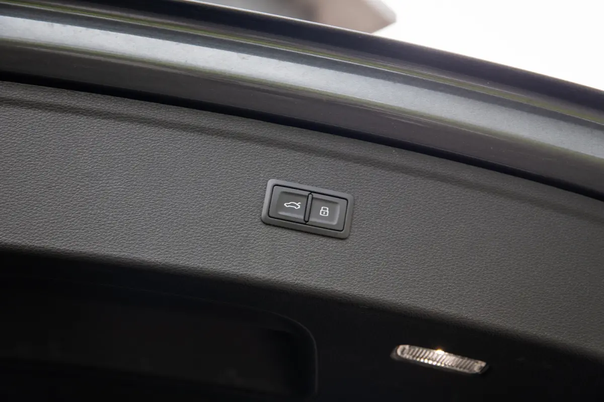 55 TFSI e S edition , S-line , Panoramadak, Trekhaak, Carplay, Leder